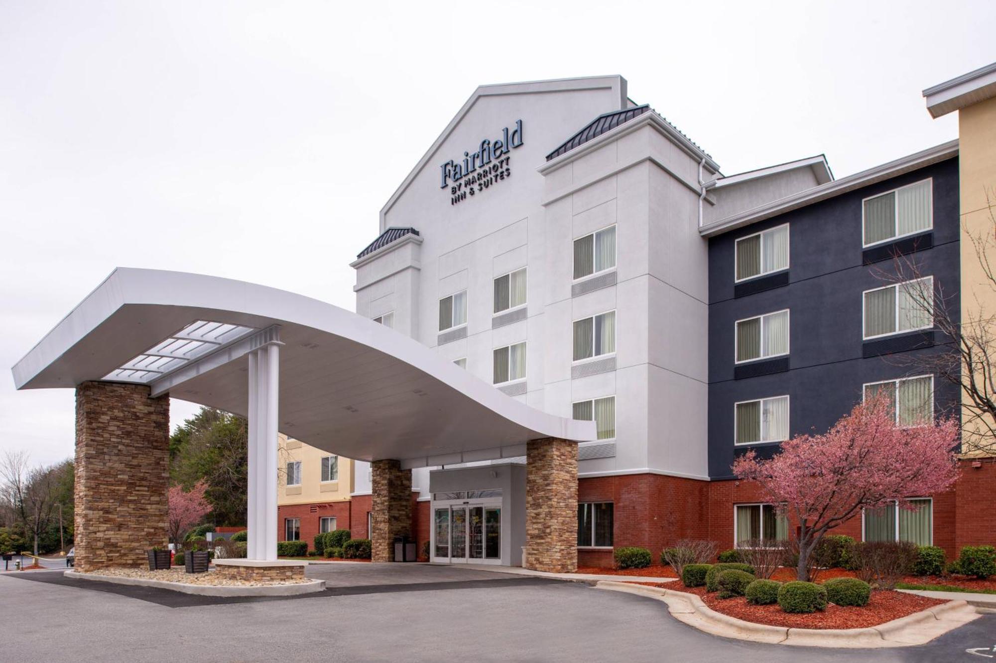 Fairfield Inn & Suites Greensboro Wendover Exterior foto